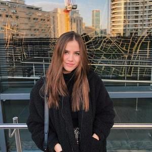 Meet your Posher, Daniella